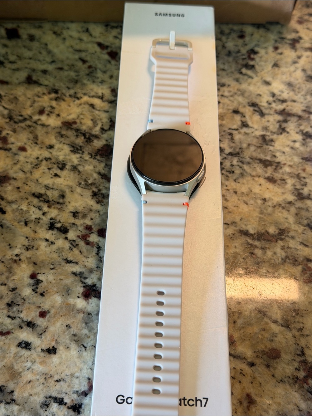Samsung Galaxy Watch7 cellular and gps 40mm Smartwatch - White with Silver Case